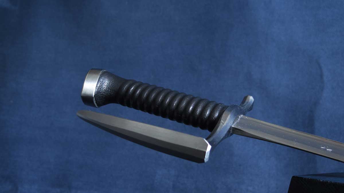 Black Sabre Regular (13,5 cm) BLACK SABRE
